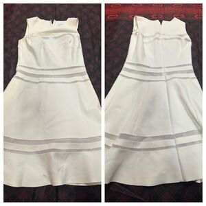 Carolina Herrera Bateau Neckline Dress
Size 10
Pit to pit: 16”
Length: 37”